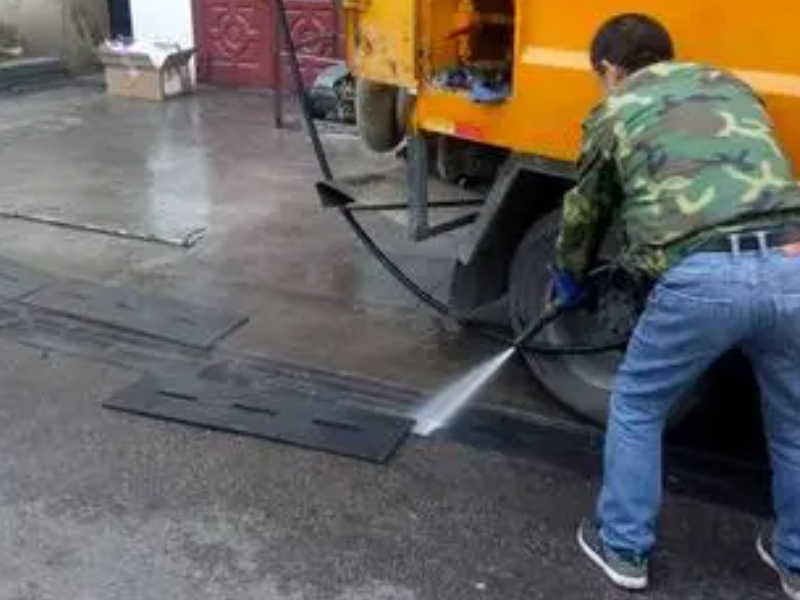 东莞莞城高压车疏通下水道 工厂清理化粪池 抽泥浆